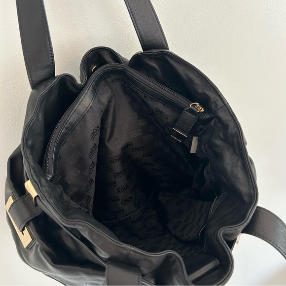 (SOLD) MICHAEL KORS ‘Beverly’ Leather Satchel Black Large - Picture 11 of 15